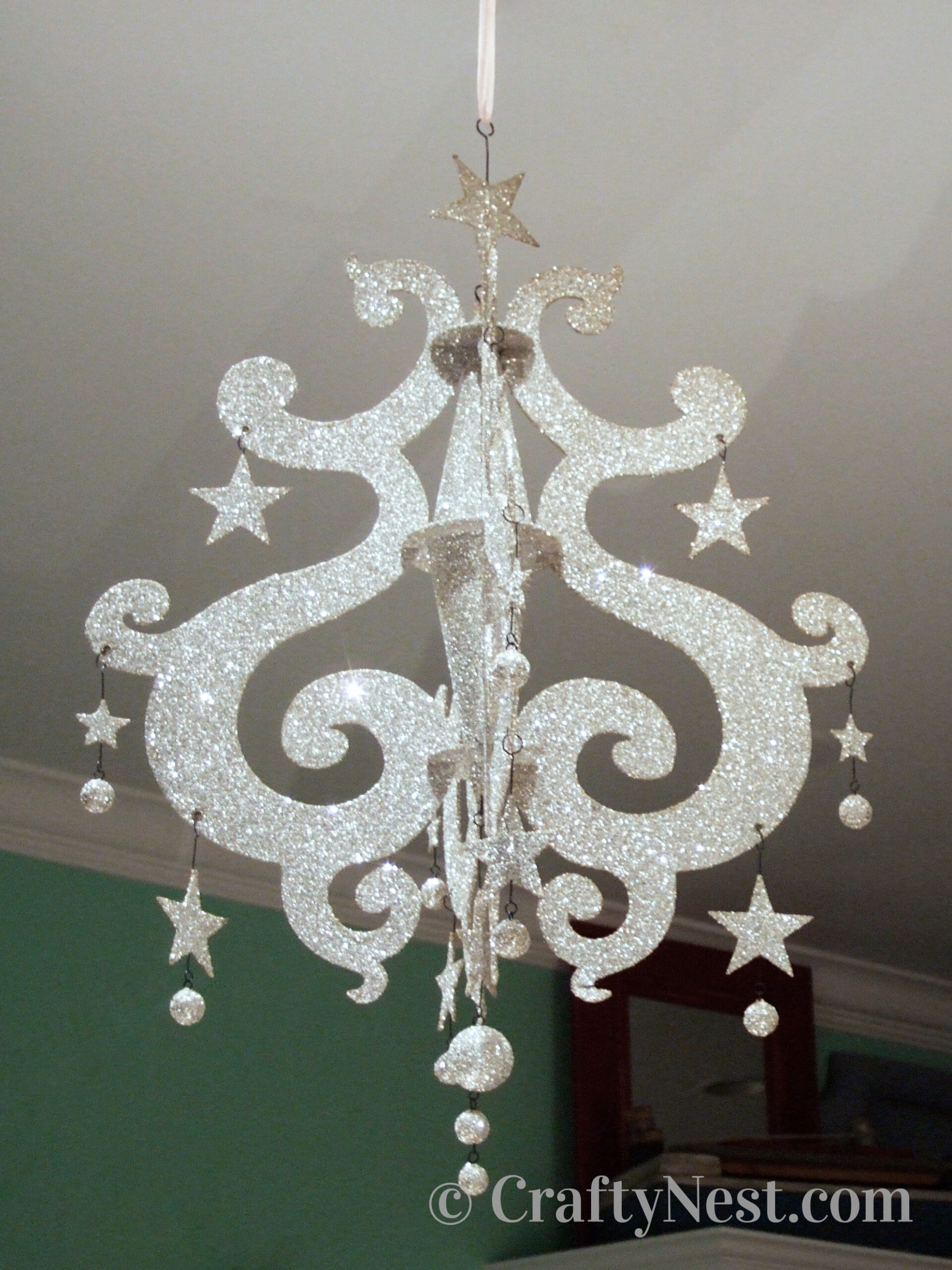 mobile-neighborhood-tour-of-crafty-stuff-crafty-nest Sparkly glitter winter mobile, photo