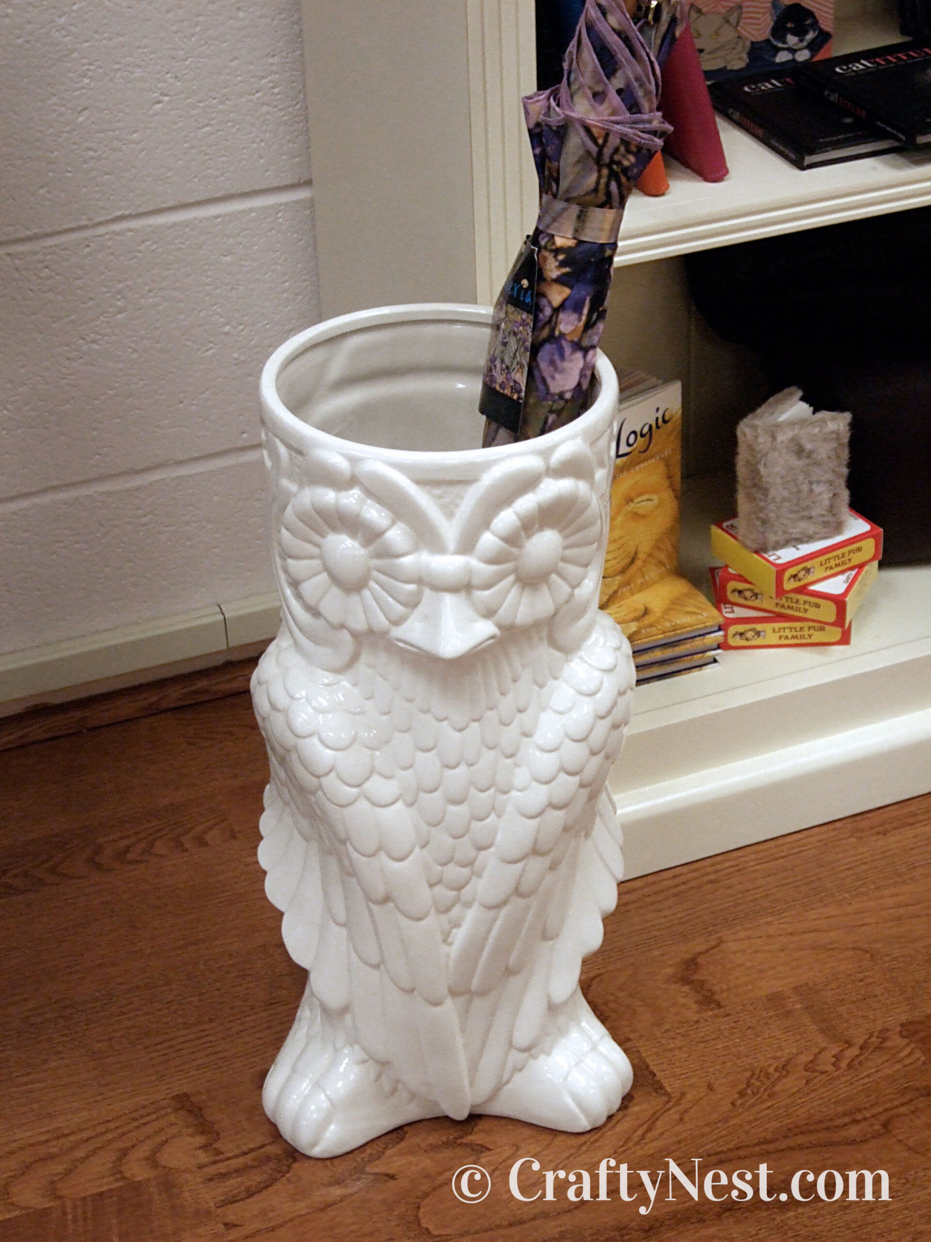 owl-neighborhood-tour-of-crafty-stuff-crafty-nest Ceramic owl umbrella stand, photo