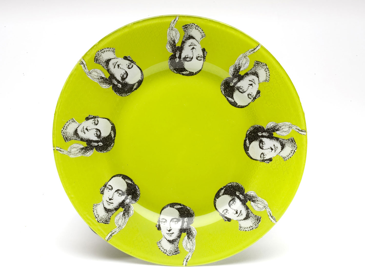 seal-carols-decoupage-plates-crafty-nest Finished plate, photo