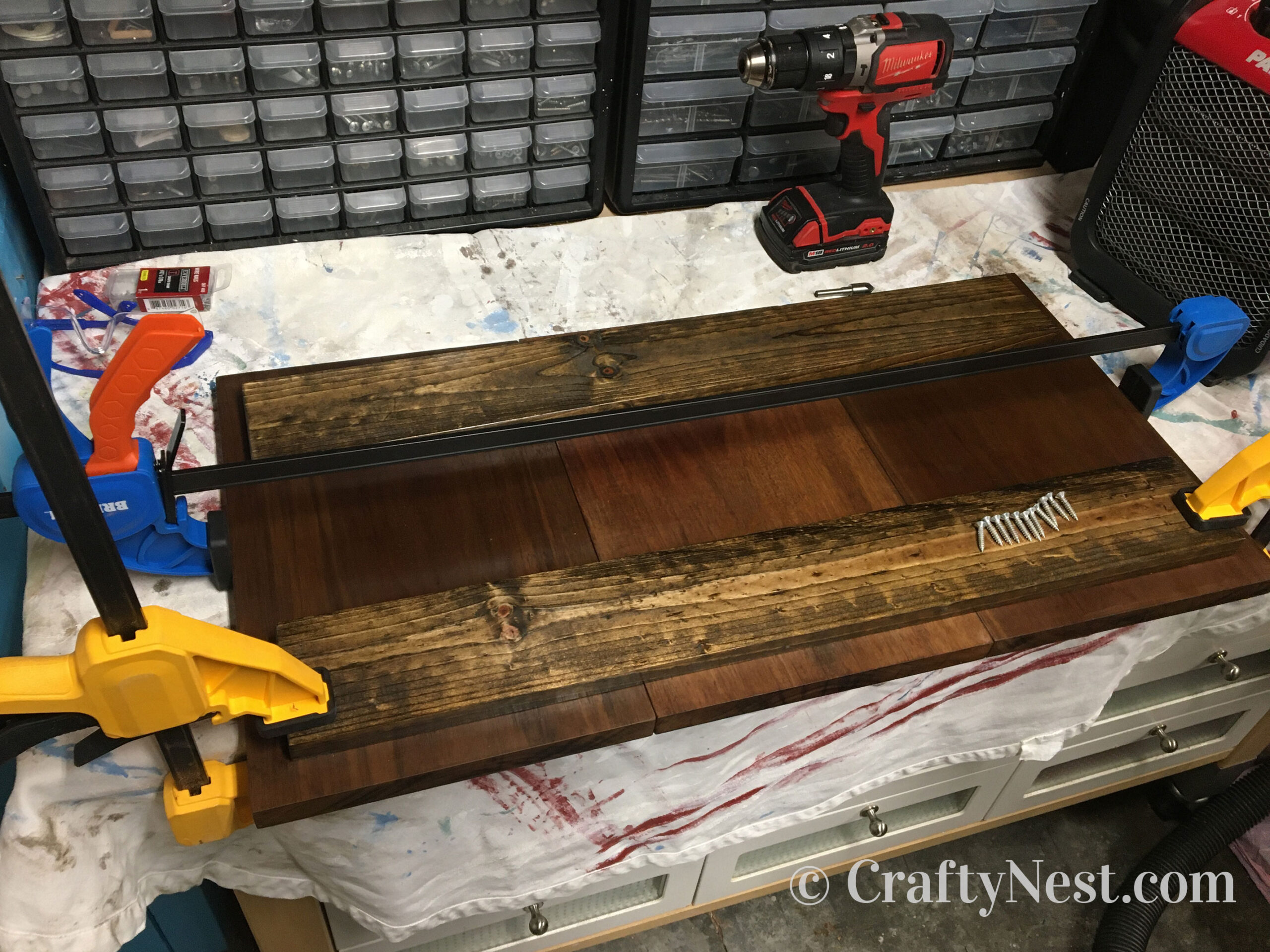 clamping-advent-calendar-string-art-tree-with-lights-crafty-nest Clamp the 1x4s to the back, photo