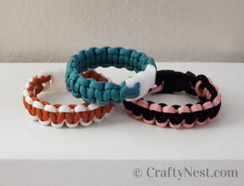 Camp craft: DIY two-color paracord bracelets