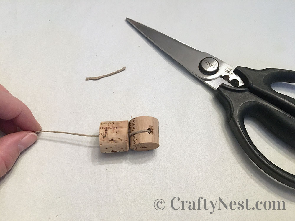step7-woven-wine-cork-trivet-crafty-nest Pull the corks together tightly, photo