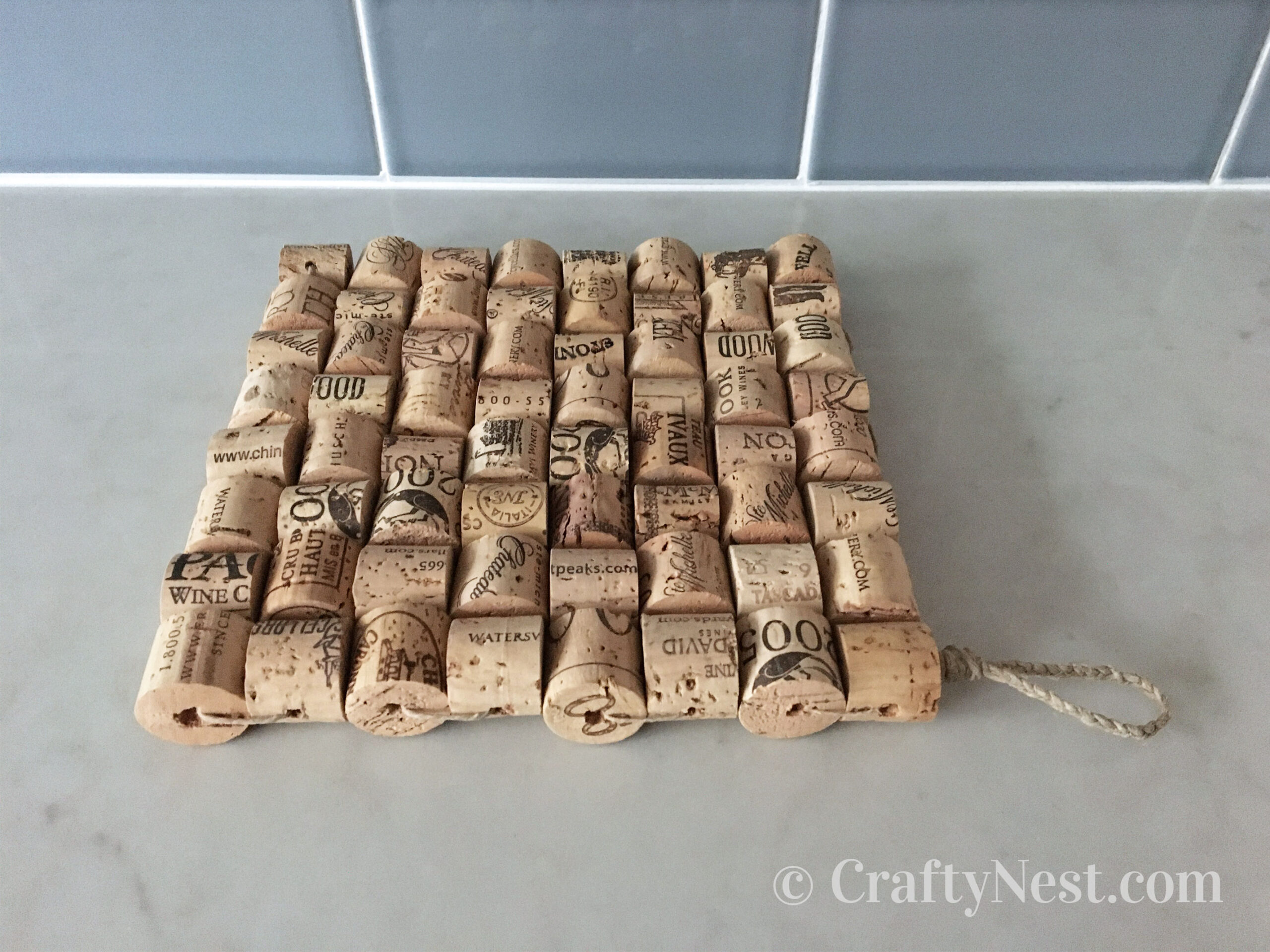 trivet-woven-wine-cork-trivet-crafty-nest Woven wine-cork trivet, photo